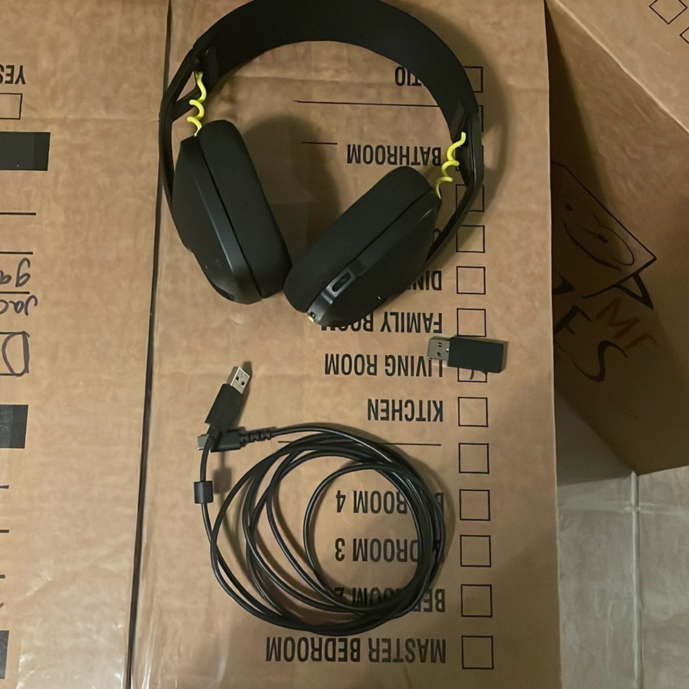 Logitech G435 LIGHTSPEED and Bluetooth Wireless Gaming Headset